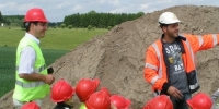 Visite du parc éolien de Bièvre le 8 juin 2010, avec les classes maternelles et primaires de la commune de Bièvre